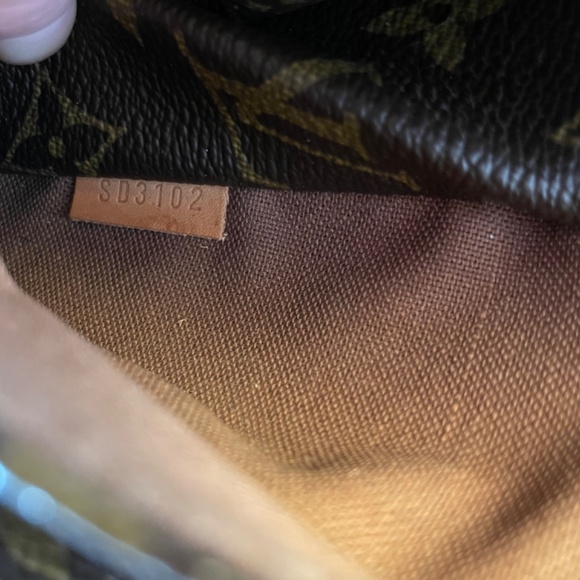 Louis Vuitton Totally MM Shoulder Bag - Picture 10 of 13